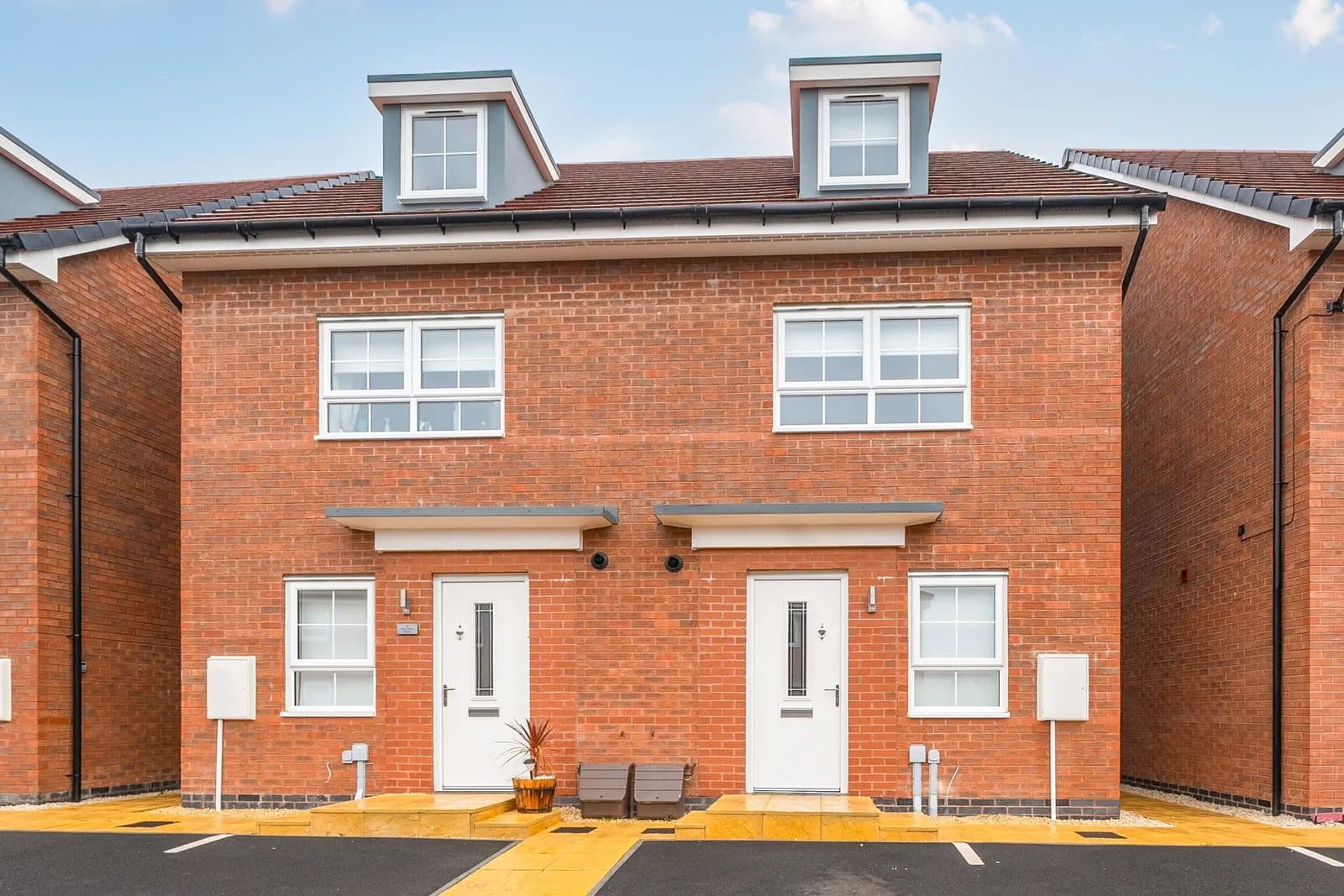 Saxon Rise, Nuneaton — exterior