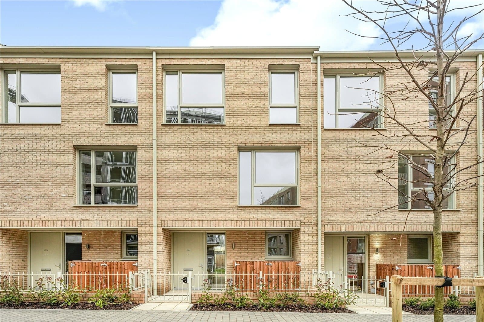Picture Living at Walthamstow, London — exterior