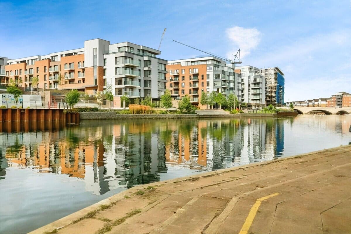 Lloyds Living at Nene Wharf